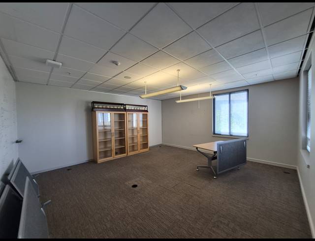 1,295M² OFFICE TO LET IN SANDTON CENTRAL